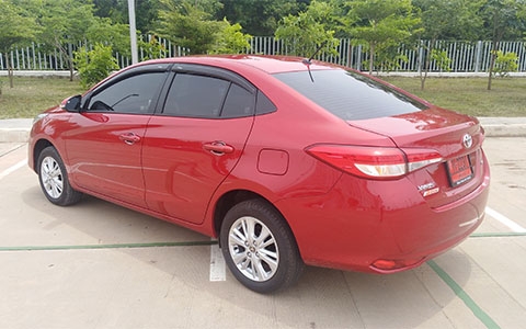 A TOYOTA YARIS ATIVE