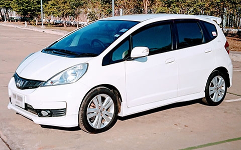 HONDA JAZZ WHITE