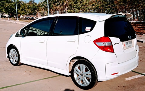 HONDA JAZZ WHITE